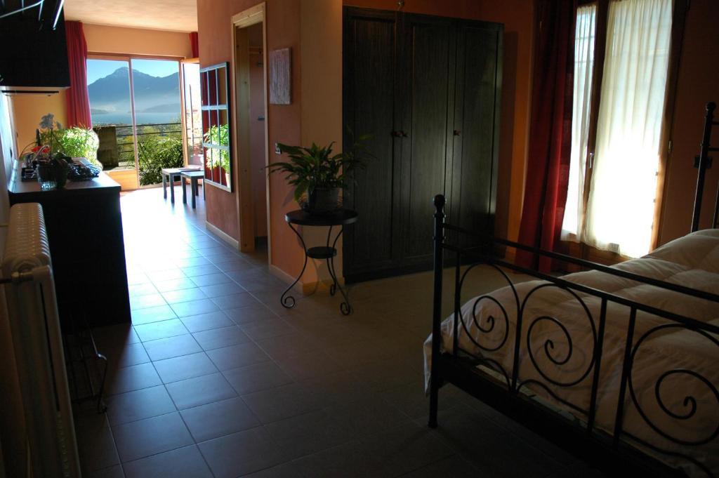 غْرافيدونا Bed And Breakfast Studios Alto Lago Di Como الغرفة الصورة